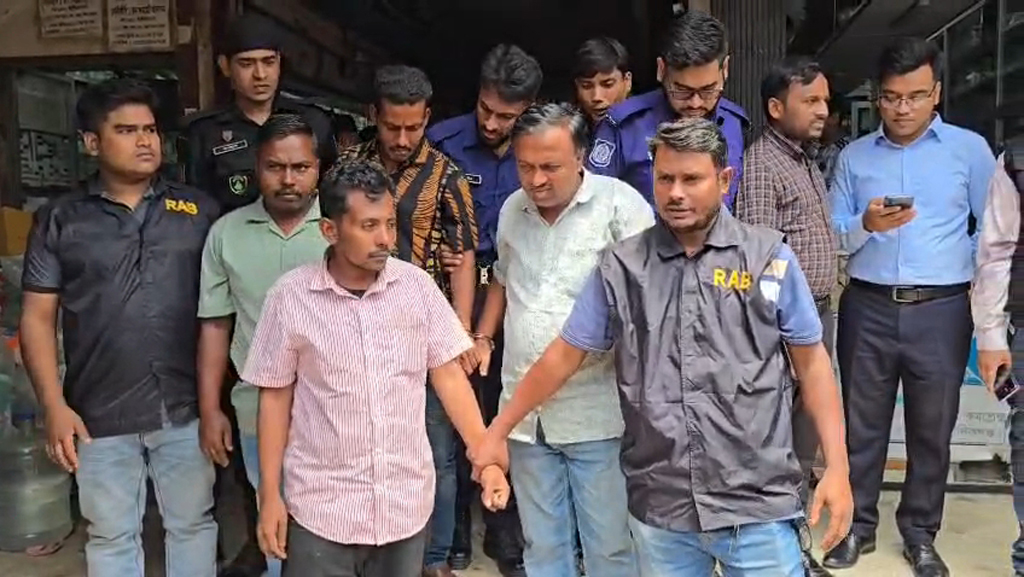 মানিকগঞ্জে দালাল চক্রের ১২ সদস্য আটক, ৩ দিনের কারাদণ্ড