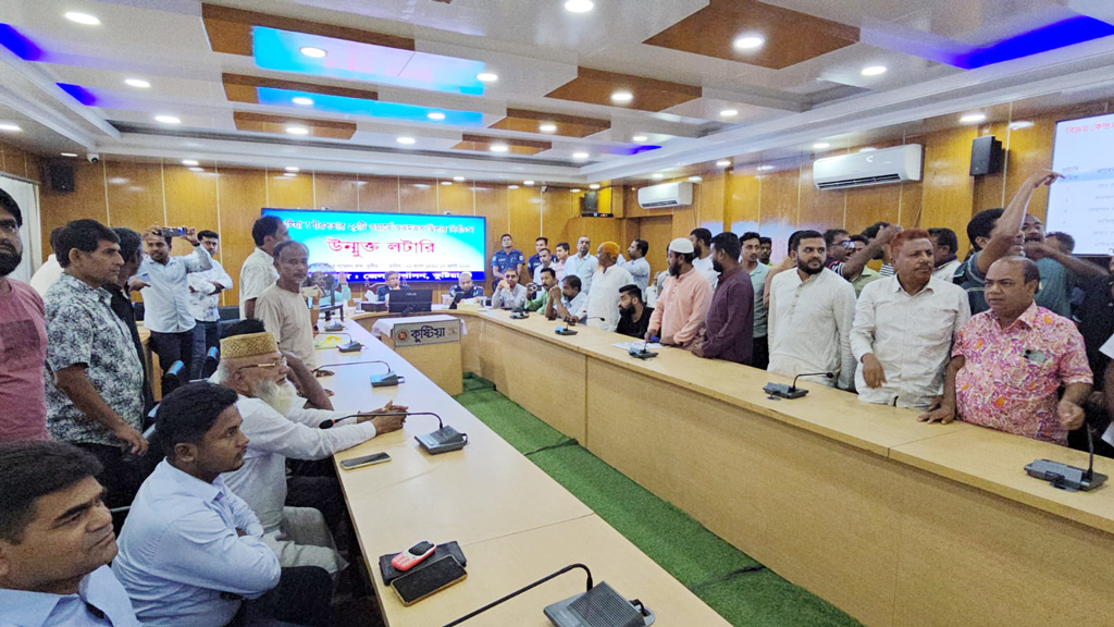 লটারি চলাকালে হট্টগোল, ওএমএস ডিলার নিয়োগ স্থগিত