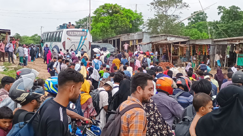 দৌলতদিয়ায় যাত্রী ও যানবাহনের চাপ বাড়লেও নেই ভোগান্তি