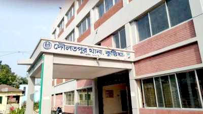 কবরস্থানে নেওয়ার পথে গৃহবধূর লাশ আটকাল পুলিশ