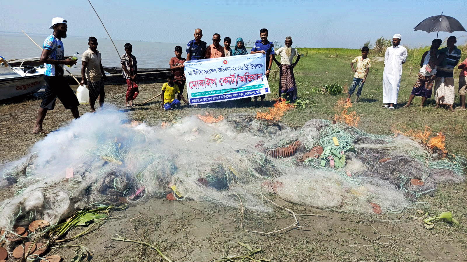 যমুনায় ২৫ লাখ টাকার কারেন্ট জাল জব্দ, ইলিশ গেল এতিমখানায়