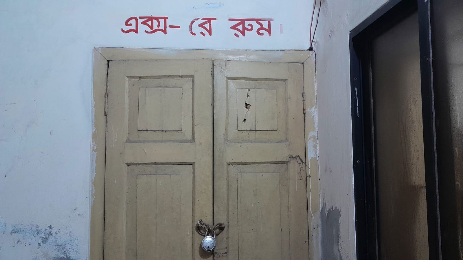 এক যুগ ধরে বন্ধ এক্স-রে, দৌলতপুরে ভেঙে পড়েছে স্বাস্থ্যসেবা