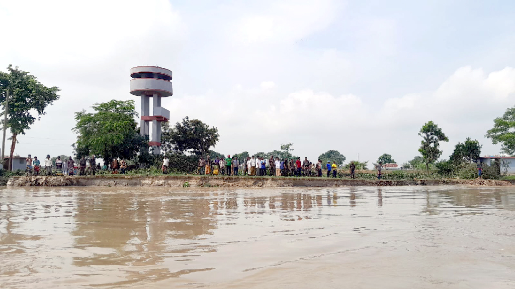 পদ্মায় বিলীন বিজিবির বিওপি, নিরাপত্তাহীনতায় নদীপারের হাজারো মানুষ