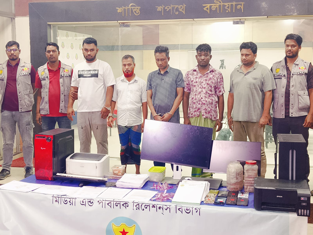 প্রধানমন্ত্রীর প্রটোকল কর্মকর্তার পরিচয় দিয়ে প্রতারণা, গ্রেপ্তার ৫