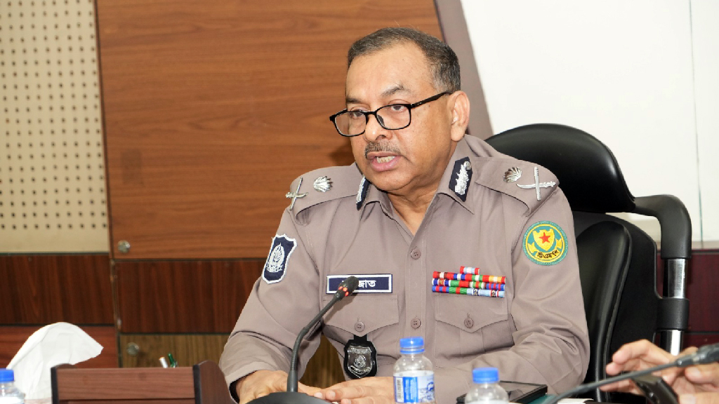 নিরাপত্তার ঘেরাটোপে সর্বসাধারণের চলাচল যেন ব্যাহত না হয়: ডিএমপি কমিশনার