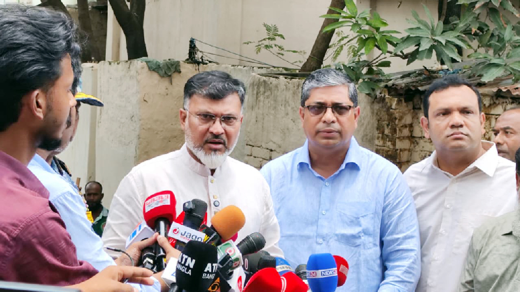 একই রাস্তা বারবার খনন নয়, সমন্বিত উন্নয়নে জোর ডিএনসিসি প্রশাসকের