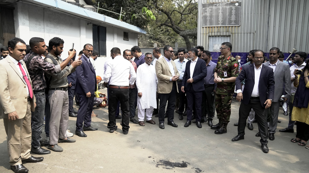 দায়িত্ব গ্রহণের পরপরই মশক নিধন কার্যক্রম পরিদর্শনে ডিএনসিসি প্রশাসক
