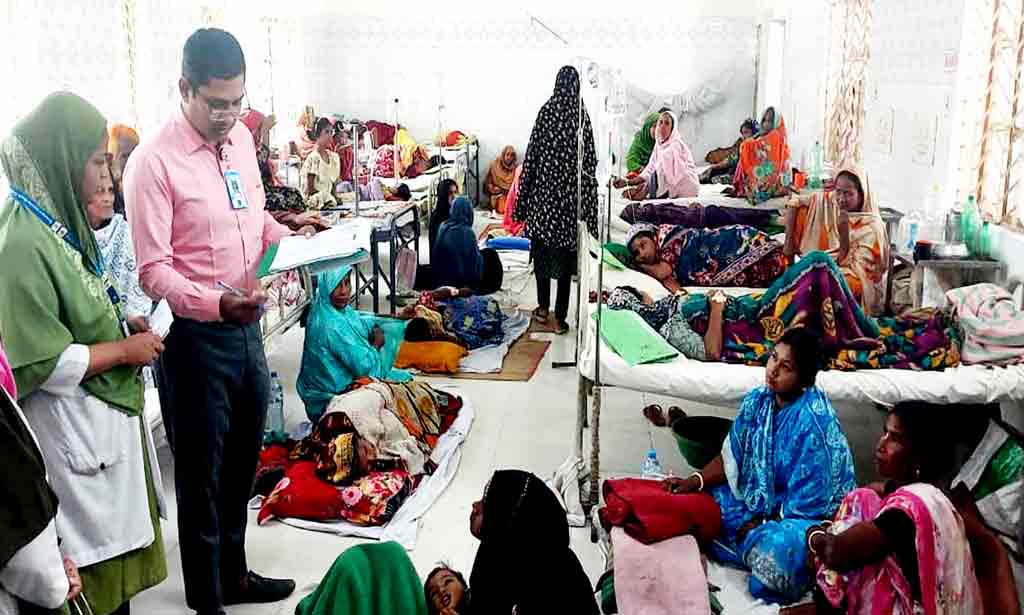 মৌসুমি রোগের দাপট, বিরামপুর স্বাস্থ্য কমপ্লেক্সে রোগীর ভিড়