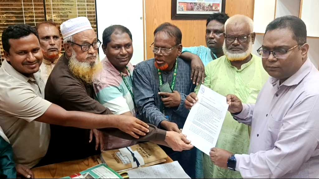 ৭ দফা দাবিতে দিনাজপুরে দলিল লেখকদের স্মারকলিপি