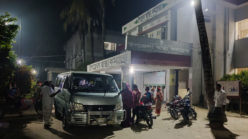 সরকারি অ্যাম্বুলেন্স ব্যক্তিগত ভাড়ায় ব্যস্ত, সেবাবঞ্চিত খানসামার রোগীরা