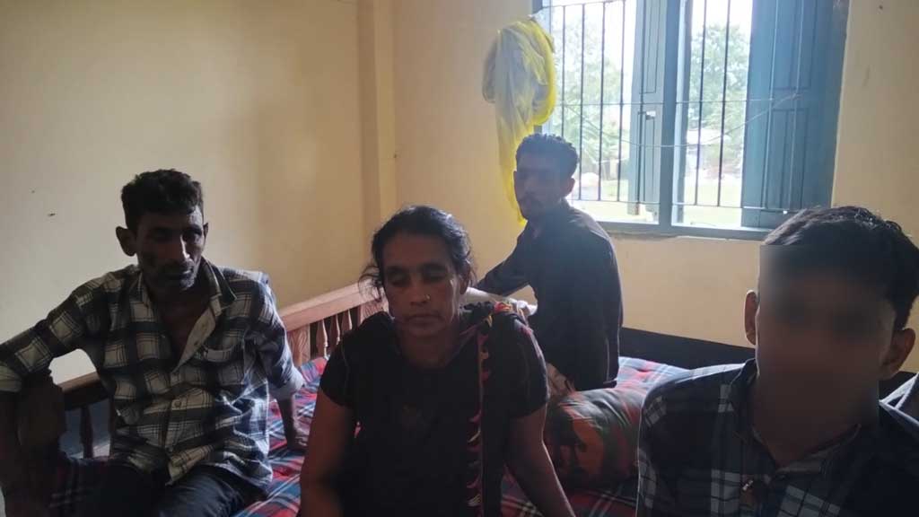 দিনাজপুরের বনতারা সীমান্তে অনুপ্রবেশ করে স্থানীয়দের হাতে ৪ জন আটক