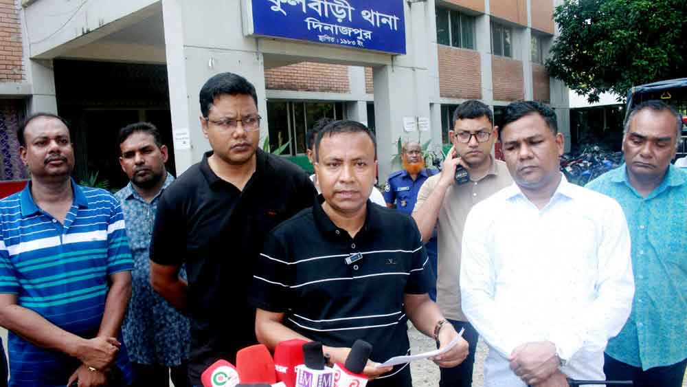ফুলবাড়ীতে সবুজ হত্যা মামলার রহস্য উন্মোচন, কাজের লোকের কোদালের আঘাতে মৃত্যু