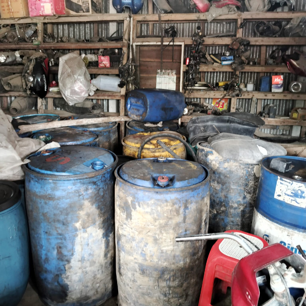 দিনাজপুরে অবৈধভাবে মজুতের ১৬৭১ লিটার ডিজেল জব্দ