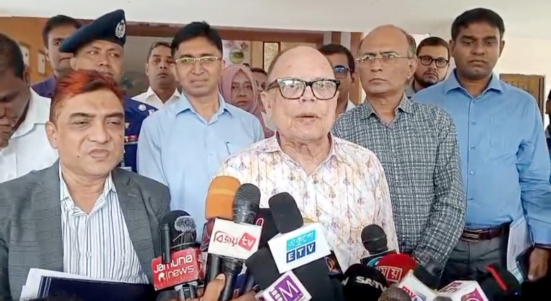 বাজার স্থিতিশীল রাখতে সরকার প্রয়োজনে আরও চাল আমদানির অনুমতি দেবে: খাদ্য উপদেষ্টা