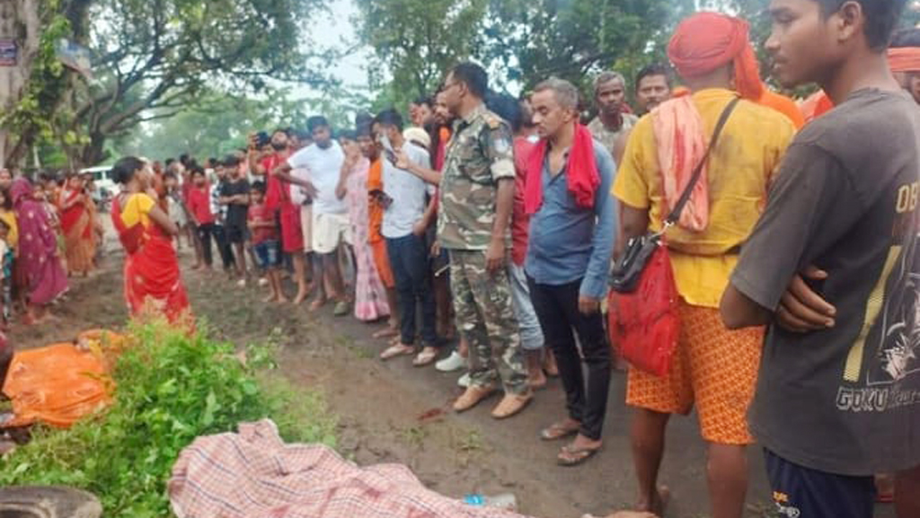 ভারতে ট্রাকের সঙ্গে পুণ্যার্থীবাহী বাসের সংঘর্ষ, নিহত ১৮