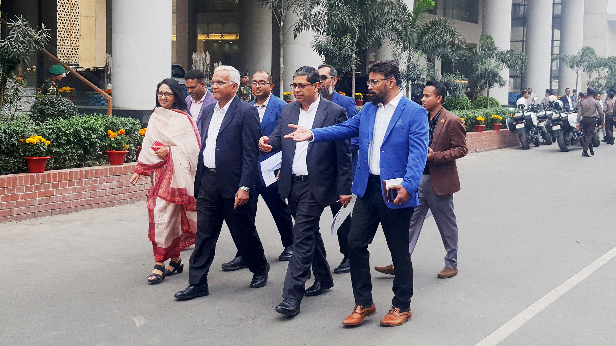 ঈদের আগেই ফ্যামিলি কার্ড বিতরণ শুরু করবে সরকার, হবে সর্বজনীন