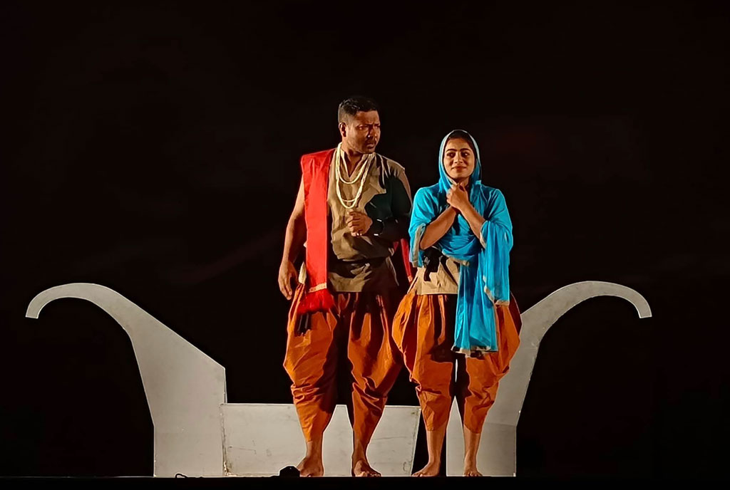 ‘আমিনা সুন্দরী’ নাটকের শততম প্রদর্শনী