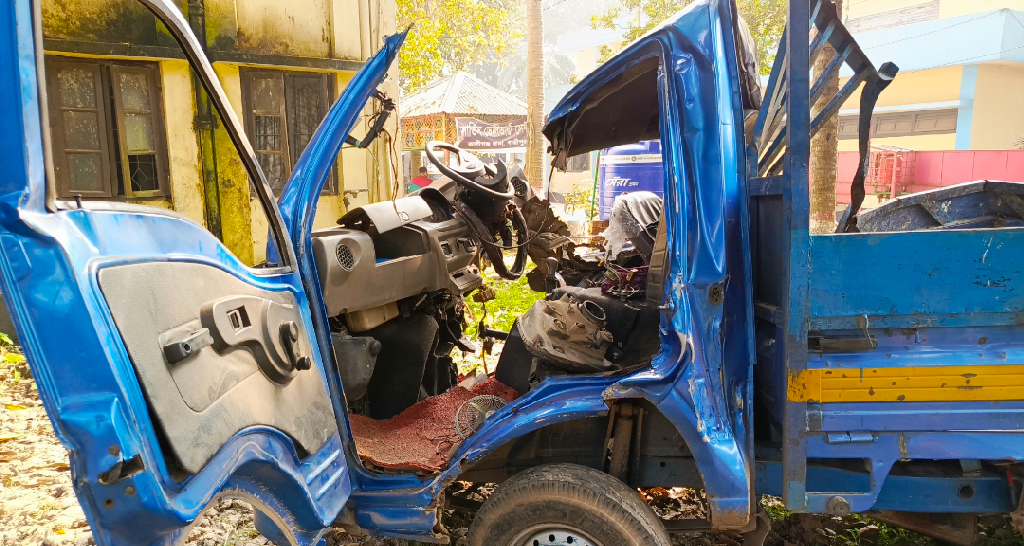 গাজীপুর কালীগঞ্জে বাস-পিকআপ সংঘর্ষে নিহত ১, আহত ৩