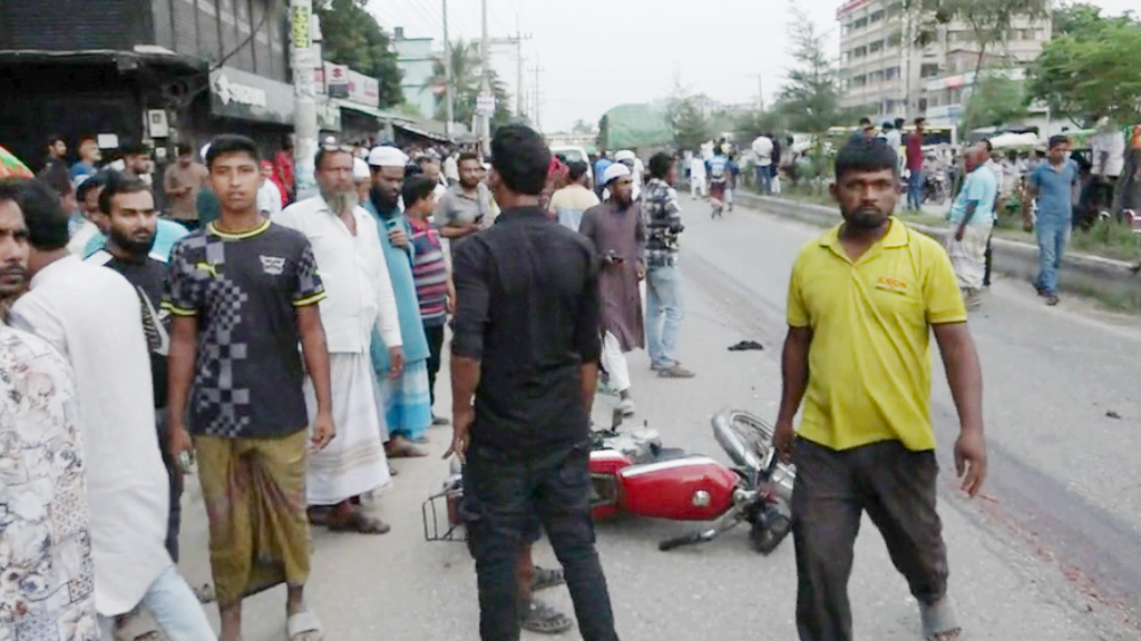নাটোরে পৃথক দুর্ঘটনায় মোটরসাইকেল আরোহী ও ভ্যানচালক নিহত