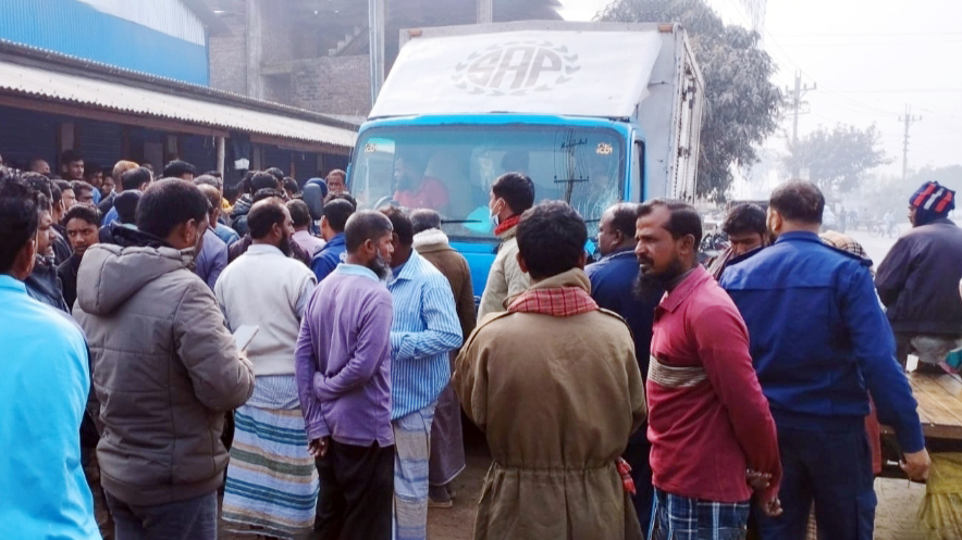 পার্বতীপুরে কাভার্ডভ্যান-মোটরসাইকেল সংঘর্ষে ২ জন নিহত