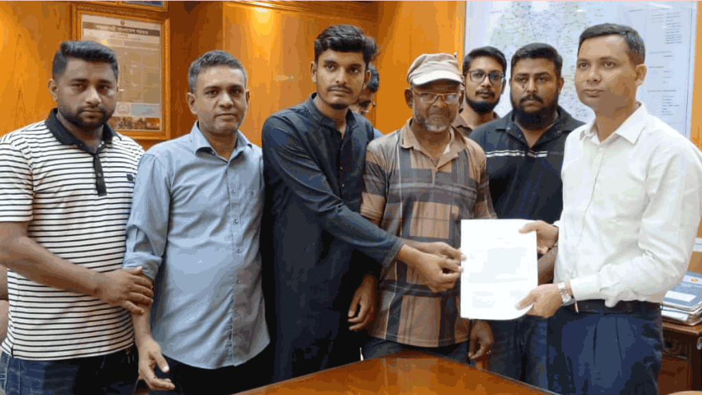 ইজারায় যাচ্ছে দুর্গাসাগর: বাতিলের দাবিতে পরিবেশবাদীদের স্মারকলিপি
