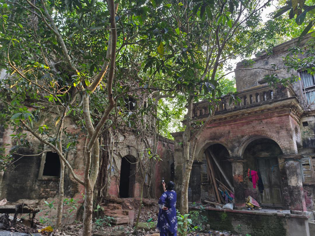 ব্রিটিশ আমলে নির্মিত দারোগা বাড়িটি হতে পারে পর্যটকদের জন্য আকর্ষণীয় স্থান। ছবি: আজকের পত্রিকা
