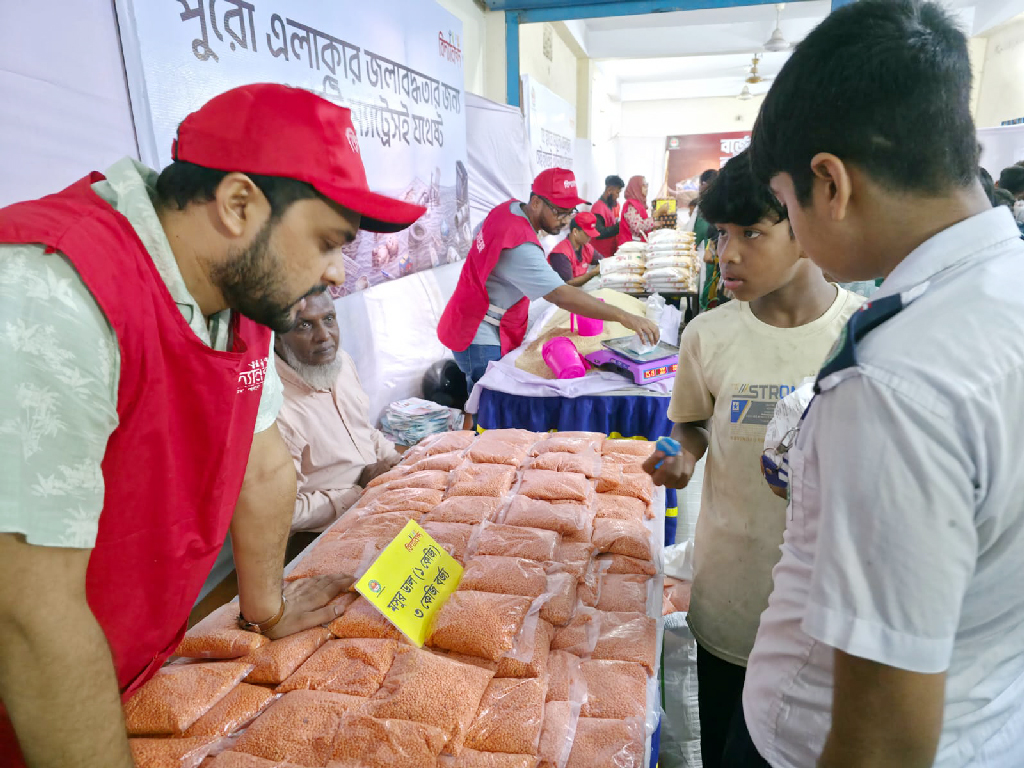 ‘বর্জ্যের বিনিময়ে বাজার’ হাজারীবাগের পর এবার শুরু কামরাঙ্গীরচরে