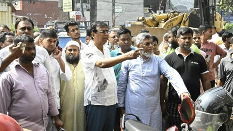 রাস্তা ও ফুটপাতে অবৈধ দোকান বসালেই মামলা, মালামাল ক্রোক: ডিএসসিসি প্রশাসক