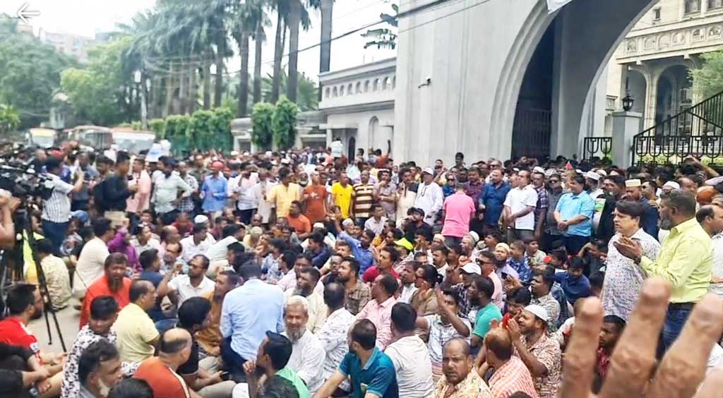চতুর্থ দিনের মতো ইশরাক সমর্থকদের অবস্থান, নগর ভবনে তালা