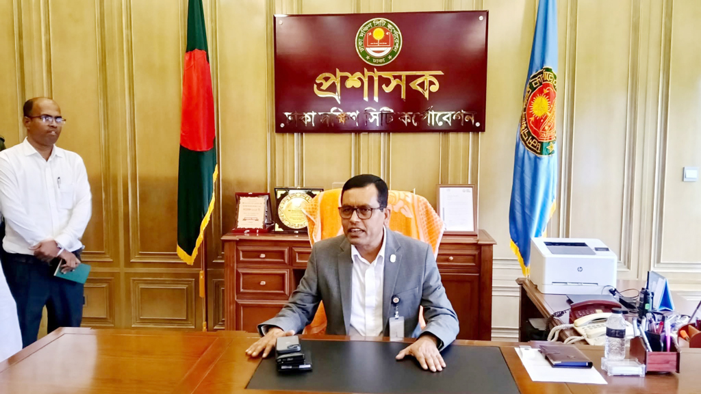 ৪৩ দিন পর কার্যালয় এসে সব সেবা চালুর ঘোষণা দিলেন ডিএসসিসি প্রশাসক