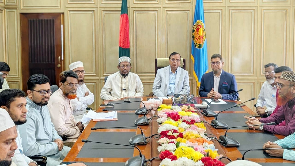 নগরবাসীর ভোগান্তি নিরসনে ডিএসসিসির প্রশাসকের সঙ্গে দুই এমপির মতবিনিময়