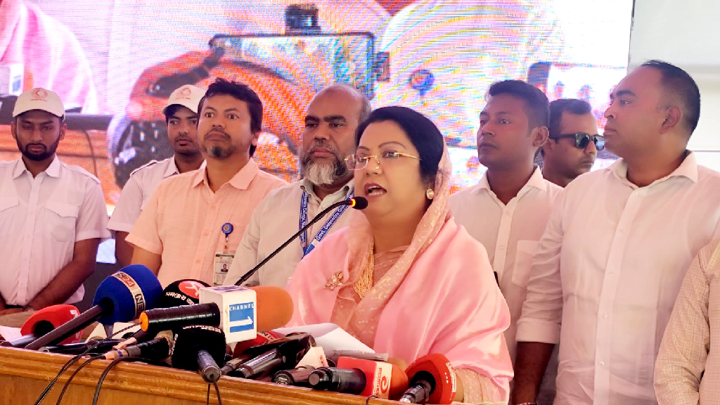 মানিকগঞ্জে বিমানমন্ত্রী রিতা: প্রকৃত দেশপ্রেমিক কখনো দুর্নীতিবাজ হতে পারেন না