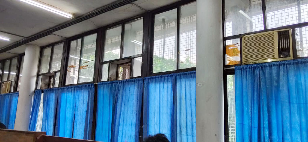 ঢাবির কেন্দ্রীয় গ্রন্থাগারে ১৪টি এসি বিকল এক মাস, গরমে ভোগান্তিতে শিক্ষার্থীরা