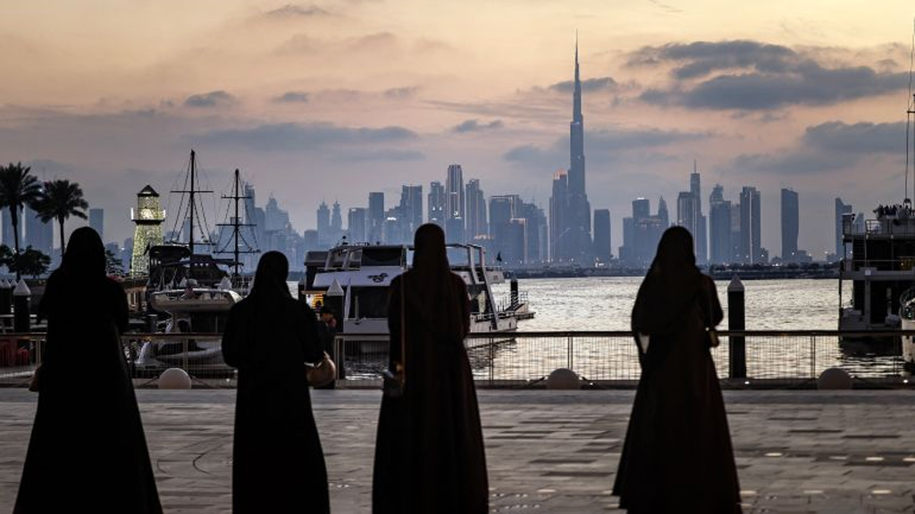 যুদ্ধবিরতির পরও হরমুজে অনিশ্চয়তা—উপসাগরীয় দেশগুলোর জন্য ‘মড়ার উপর খাঁড়ার ঘা’