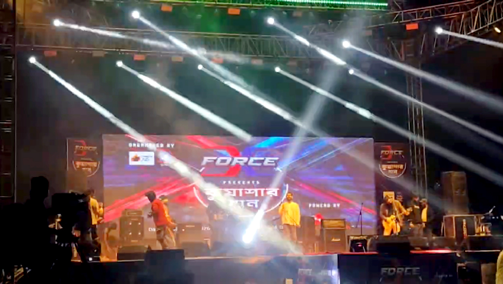 ডাকসুর কনসার্টে বিনা মূল্যে সিগারেট বিতরণ ও ‘ইউরেনিয়াম’ স্লোগান নিয়ে সরগরম সোশ্যাল মিডিয়া