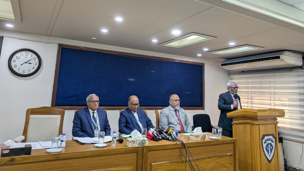 দুর্নীতি দমন কমিশনের মতবিনিময় সভায় বক্তারা। ছবি: আজকের পত্রিকা