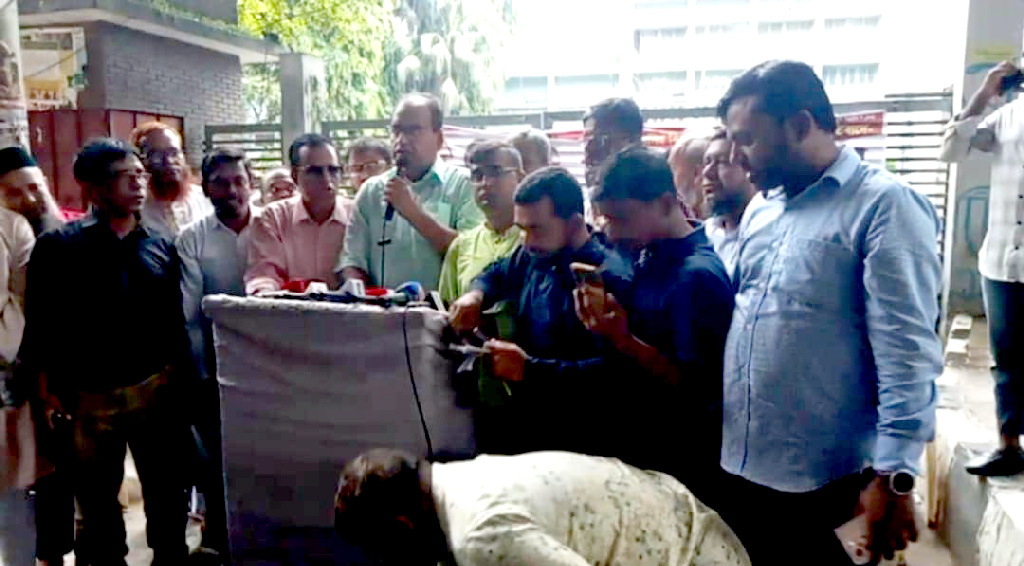 বিএনপির বিরুদ্ধে বুঝে-শুনে কথা বলবেন: দুদু