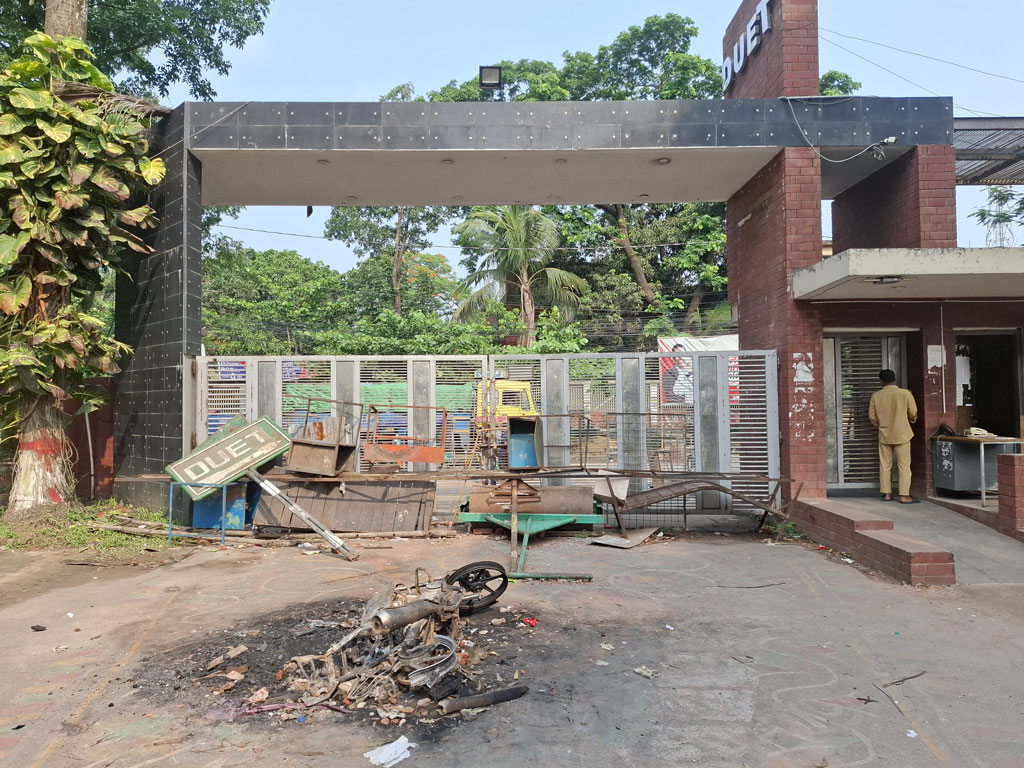 ডুয়েটে ষষ্ঠ দিনের মতো চলছে শিক্ষার্থীদের আন্দোলন
