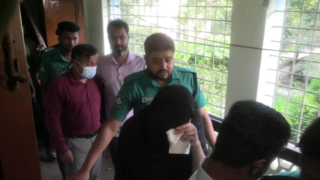 রমেক কোয়ার্টার থেকে নারীসহ ড্যাব নেতা আটক