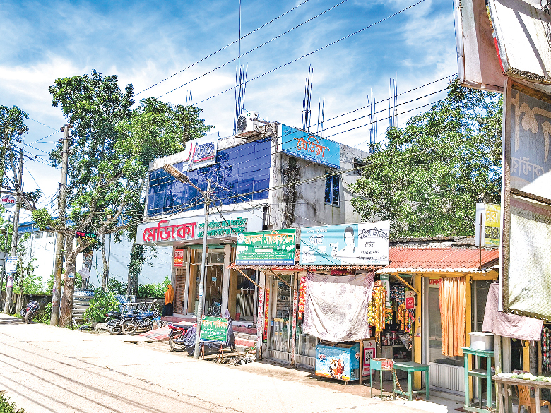 কিশোরগঞ্জ: হাসপাতালের চারপাশে ক্লিনিক