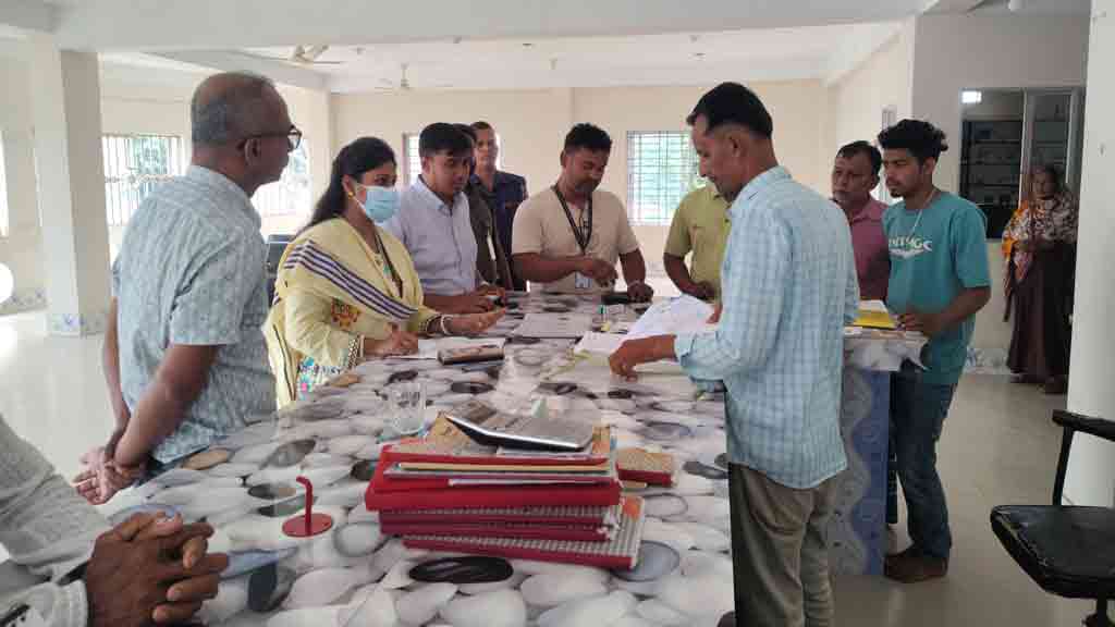 রায়পুরায় অনুমোদনহীন আনোয়ারা ডায়াগনস্টিক সেন্টারকে লাখ টাকা জরিমানা