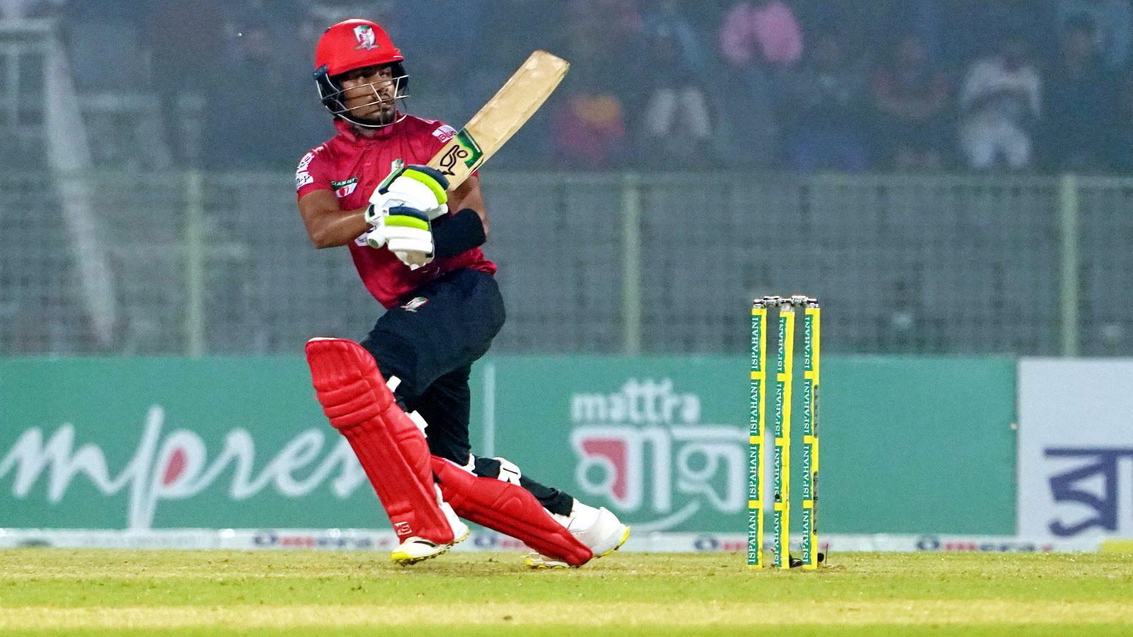চট্টগ্রামকে হারিয়ে শীর্ষে বরিশাল