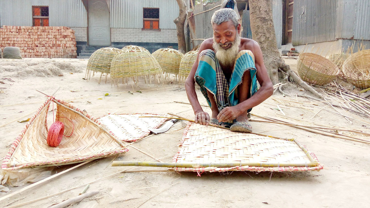 বাঁশশিল্প কারিগরদের দুর্দিন