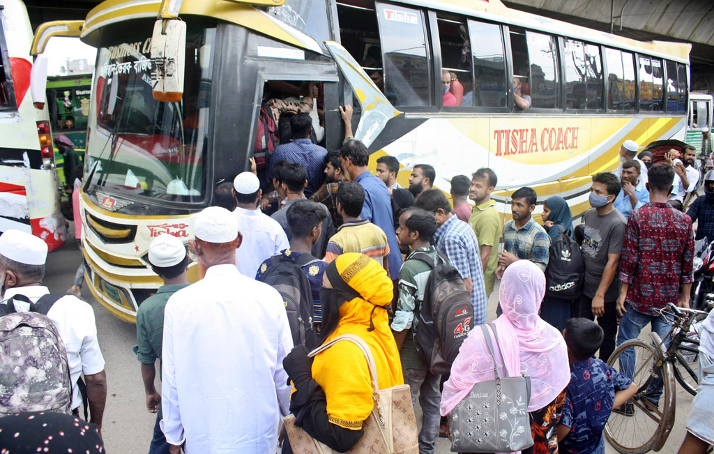 সায়েদাবাদের যানজটে ভোগান্তিতে যাত্রীরা