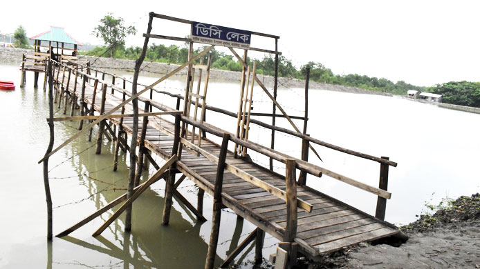 কাঠালিয়ায় ছৈলার চর ভ্রমণে মুগ্ধ পর্যটকেরা