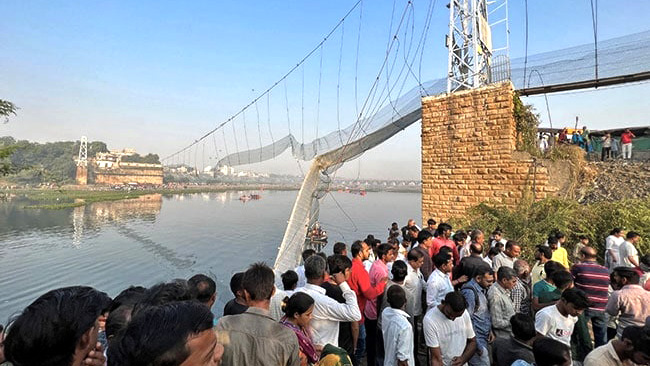 গুজরাটে সেতু দুর্ঘটনা: রক্ষণাবেক্ষণকারী প্রতিষ্ঠানের ব্যবস্থাপকসহ ৯ জন গ্রেপ্তার