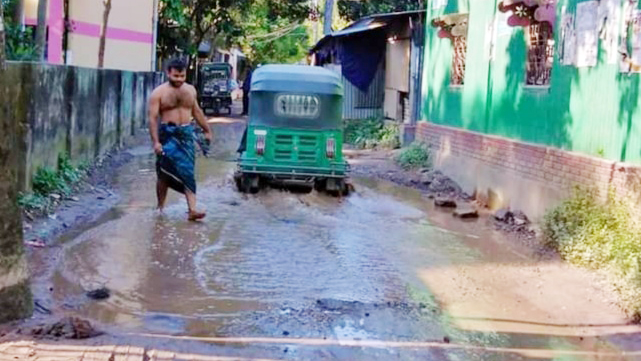 সড়ক বেহাল, জনদুর্ভোগ