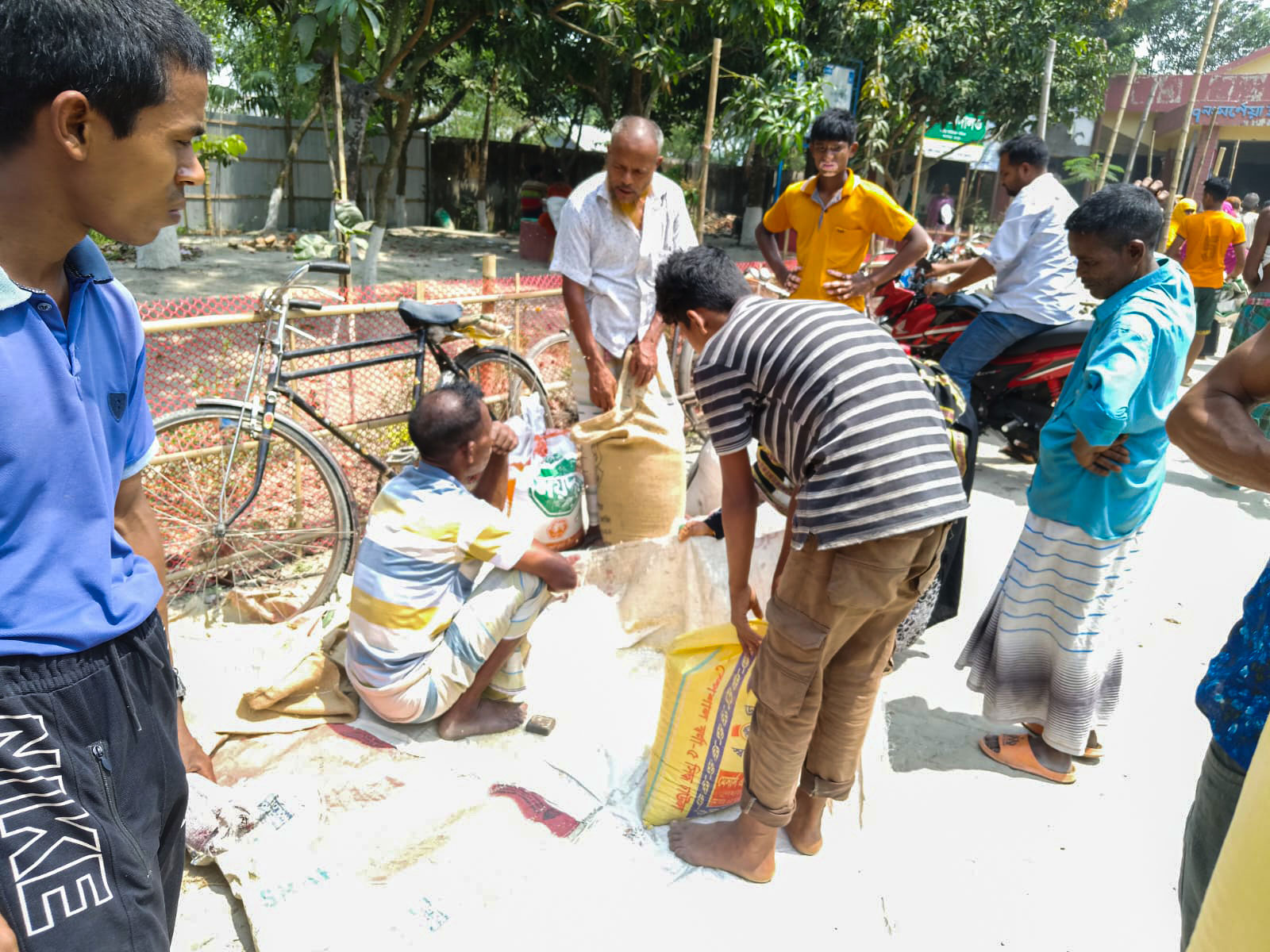 ‘গরিব মানুষের রেজেক মারি খায় দেখি তো এখনকার চেয়ারম্যান-মেম্বার নেংড়া-নুলা’ 