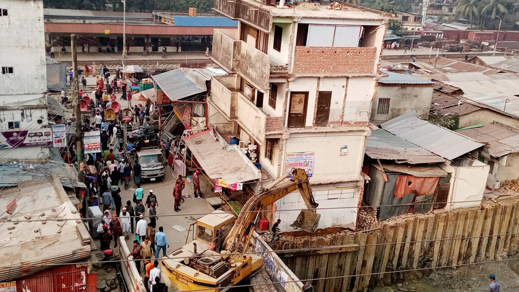 সিলগালা করা হলো চট্টগ্রাম নগরের হেলে পড়া ভবন