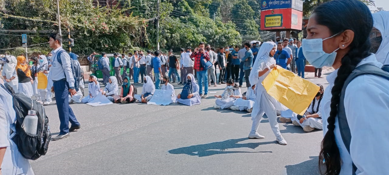 নাঈম-মাইনুদ্দীন হত্যার বিচারসহ ৯ দাবিতে ধানমন্ডিতে বিক্ষোভ